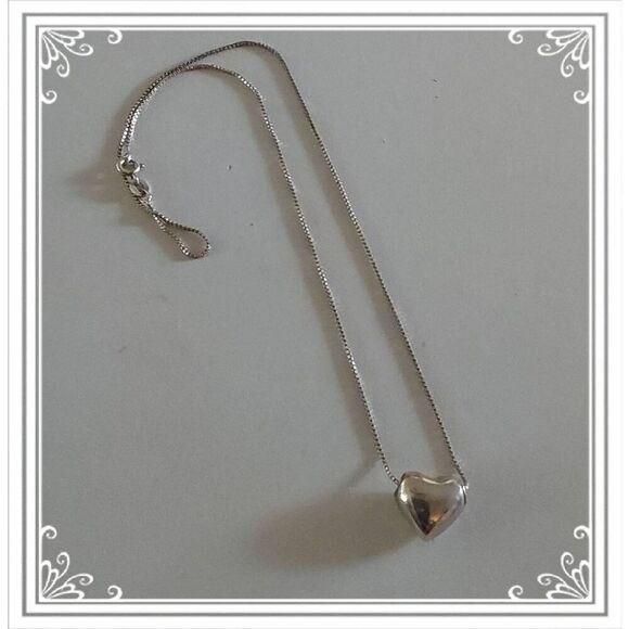 Beautiful Vintage Sterling Silver Puffed Heart & Simulated Diamond Necklace - Picture 2 of 2